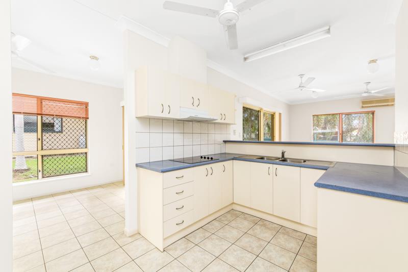 12 Kakadu Parade, Gunn