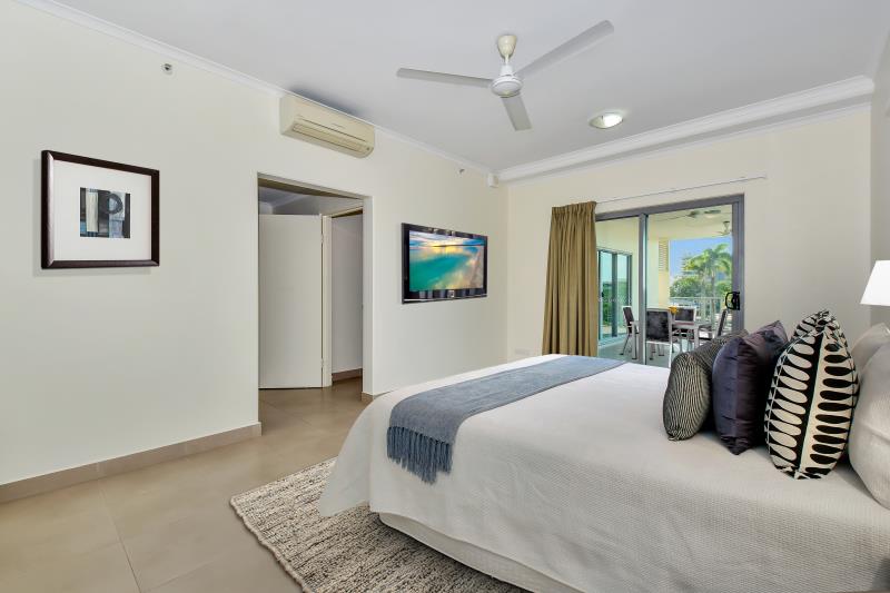 2/96 Woods Street, Darwin City