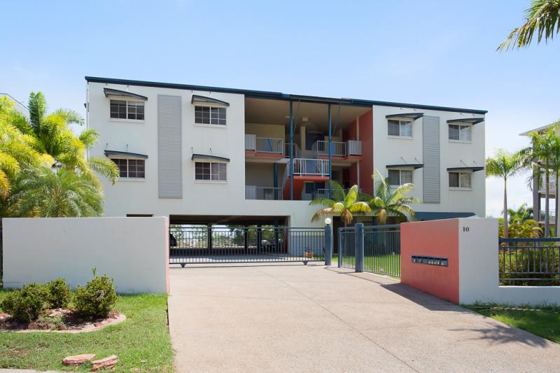 2/10 Brewery Place, Woolner