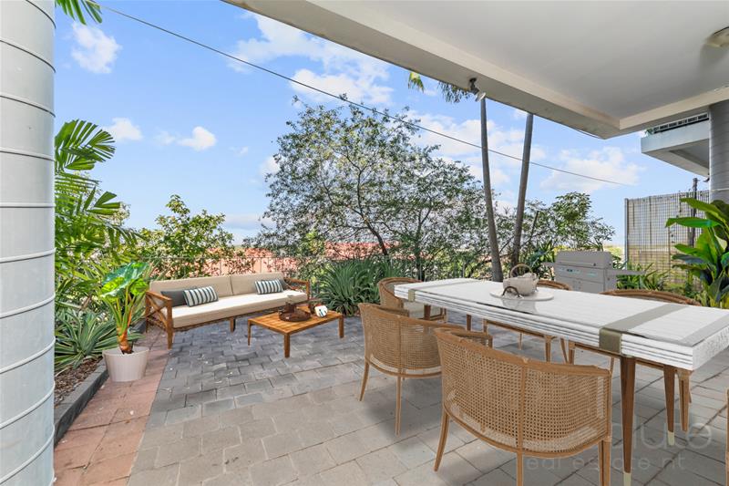2/18 Harry Chan Avenue, Darwin City